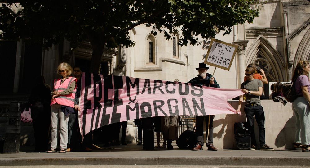 'Free Marcus and Morgan' banner